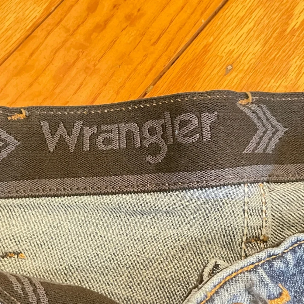 Wrangler NWT Men's 34 x 30 Jeans Performance Series Medium Wash Regular Fit